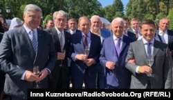 Президенти України (зліва направо): Петро Порошенко, Віктор Ющенко, Леонід Кучма, Леонід Кравчук, Володимир Зеленський. Київ, 24 серпня 2019 року