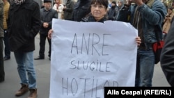 Protest în fața ANRE, noiembrie 2015