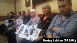 Родственники задержанных в Китае этнических казахов на пресс-конференции в Алматы. 26 сентября 2018 года.