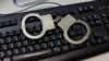 Каб атрымаць ярлык «сям’і, што знаходзіцца ў сацыяльна небясьпечным становішчы», можа хапіць нават «лайку» ў сацсетках