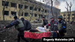 Trudnica ranjena u bombardovanju bolnice u Mariupolju 9. marta