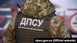 Від 26 лютого чоловіки віком від 18 до 60 років, які перевозять медичні вантажі, гуманітарну допомогу, перетинатимуть кордон на загальних підставах