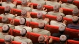 Illýustrasiýa suraty. Türkmenistan. Halk Maslahatynyň agzalary maslahata gatnaşýar. Arhiwden alyndy.