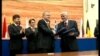 Evropski komesar za proširenje Oli Ren i predsjedavajući Vijeća ministara BiH Nikola Špirić parafiraju Sporazum o asocijaciji i pridruživanju, Sarajevo, decembar 2007