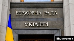 «До кінця травня... Верховна Рада…, я сподіваюся, ухвалить за основу і в цілому без особливих обговорень і поправок цю ініціативу президента», – сказав Олександр Корнієнко