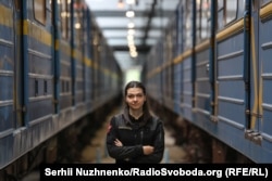 Катерина Есипчук в депо метрополитена