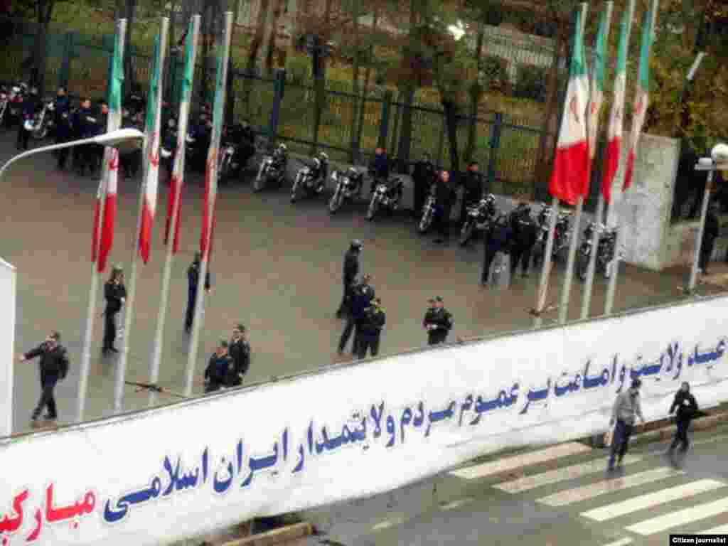 در بزرگ دانشگاه تهران در محاصره نیروهای امنیتی - گالری عکس و ویدیو