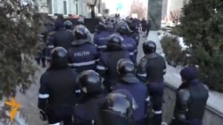 Ce au scandat protestatarii la Moldtelecom