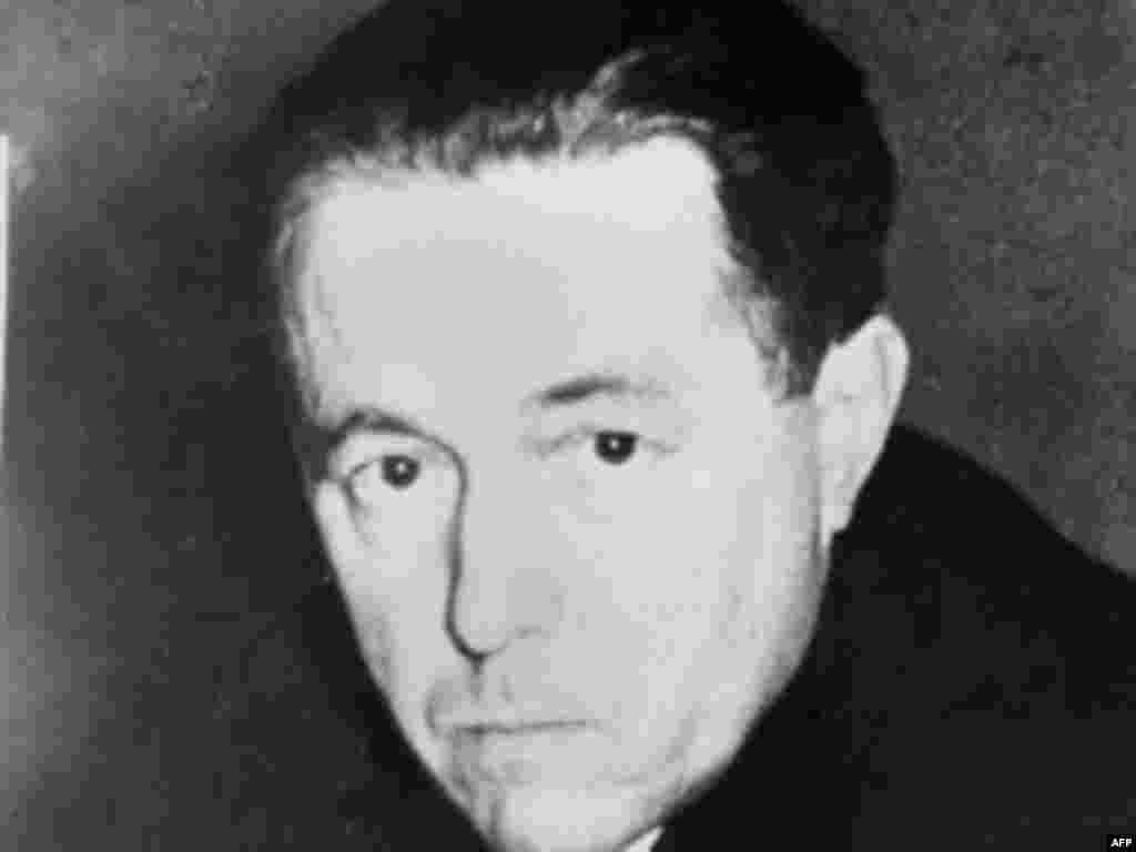 Sin intelektualaca, Aleksandr Solzhenitsyn rođen je u gradu Kislovodsk u Rusiji 1918. Ubrzo nakon što je diplomirao matematiku i fiziku, pridružio se sovjetskim ratnim jedinicama.