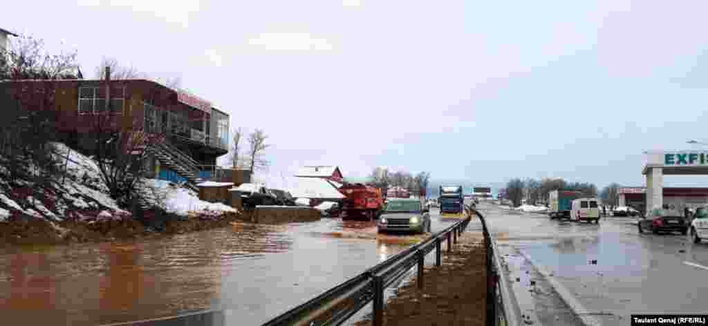 Reshjet e shiut dhe borës kanë shkaktuar vërshime në disa rajone të Kosovës. Foto e bërë në Korreticë të Epërme të Drenasit. 
