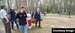 Журналисты провластных каналов на акции памяти в Сандармохе