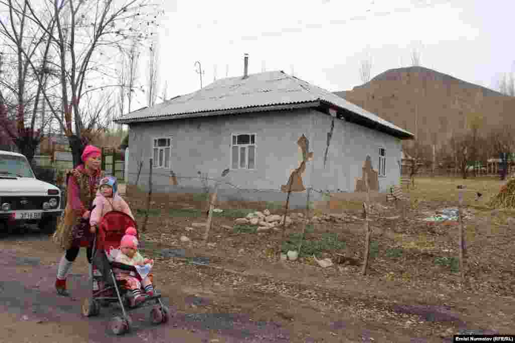 Ош облусунда катталган жер титирөөдөн адам өмүрүнө зыян келген жок. Бирок андан кийин кан басымы көтөрүлүп, жардам сурап кайрылгандар көп болгон. Кызыл-Суу айыл аймагынан эле 200дөн ашык адам дарыгерлердин көзөмөлүнөн өттү.