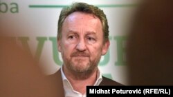 Fahrudin Radončić: Niko nema pravo da manipuliše žrtvama genocida, građanima. (na fotografiji: Bakir Izetbegović)