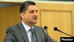 Armenia -- Prime Minister Tigran Sarkisian addresses parliament on November 18, 2009.