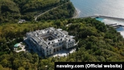 «Палац Путіна» біля курортного міста Геленджик на Чорному морі