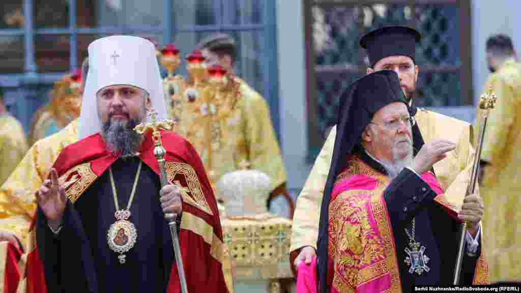 «Запрошуємо у цей священний час та закликаємо від щирого серця братів у Христі, ієрархів у цій країні, їхній клір та вірян, які не спілкуються церковно з нами, переглянути цю свою позицію та сприяти мирному співіснуванню та взаєморозумінню тут людей та православних християн, ділячись з любов’ю самобутністю задля примирення та встановлення терпимості, толерантності, яких усі ми потребуємо...»