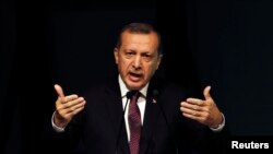 رجب طیب اردوغان، نخست وزیر ترکیه، می‌گوید که حکومت سوریه با دستاویز قرار دادن حملات اسرائیل، کشتار بانیاس را پنهان می‌کند