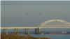 Расейская авіяцыя над Керчанскім мостам. Архіўнае фота