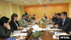 На встречу в медиацентр «Ир» явились все приглашенные, кроме представителей Компартии и Народной партии