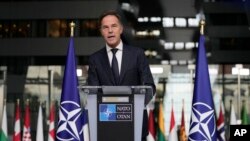 Марк Рютте нагадав, що адміністрація Сполучених Штатів за першого президентства Трампа закликала країни НАТО витрачати щонайменше 2 відсотки від валового внутрішнього продукту на оборону