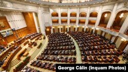 Parlamentul României, înainte de votul la moțiunea de cenzură