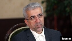 وزیر نیرو ایران گفته روسها آماده سرمایهگذاری ۱۰میلیارد دلاری در صنعت نفت ایران هستند، سال گذشته ولایتی گفته بود روسیه آماده سرمایهگذاری ۵۰ میلیارد دلاری است