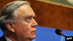 Несмотря на просьбы журналистов прокомментировать доклад Хаммарберга и заявления свидетелей, Пьер Морель отметил лишь, что обсуждение этих вопросов продолжится завтра на переговорах в Тбилиси