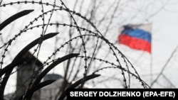 За останній тиждень фонди акцій, орієнтованих на Росію, просіли на 23%, а інвестори, що раніше вклали гроші в російські цінні папери, опинилися у фінансовій пастці